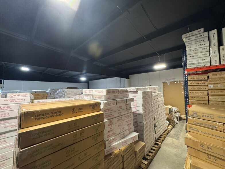 More Photos Of 2103 S 8th St, Rogers Warehouse For Sale