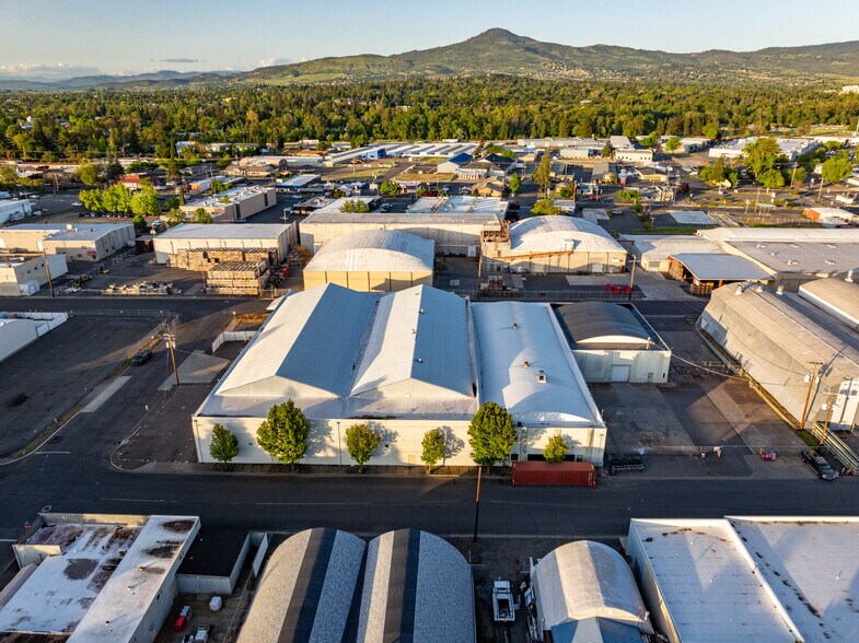 More Photos Of 715 S Grape St, Medford Warehouse For Sale