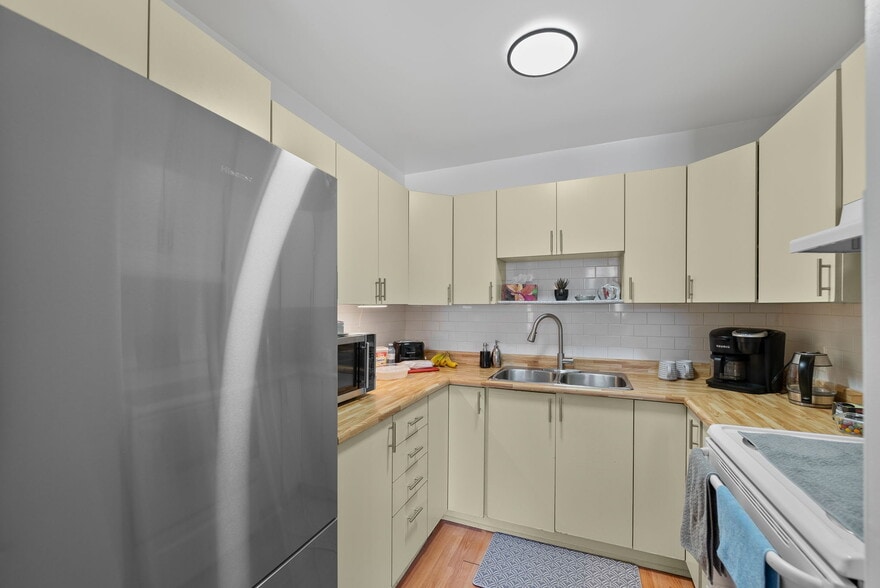 More Photos Of 29 Laren St, Wahnapitae Apartments For Sale