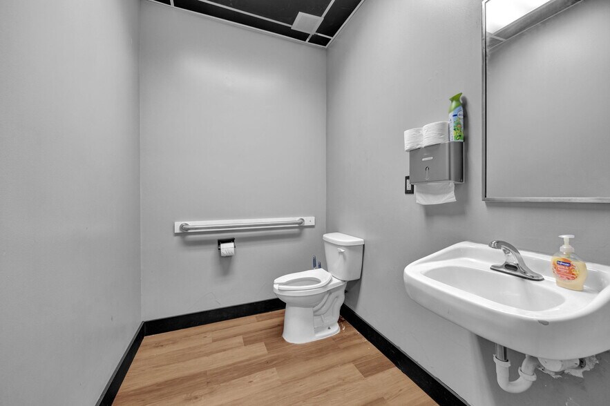 More Photos Of 5079 Old Summer Rd, Memphis General Retail For Sale