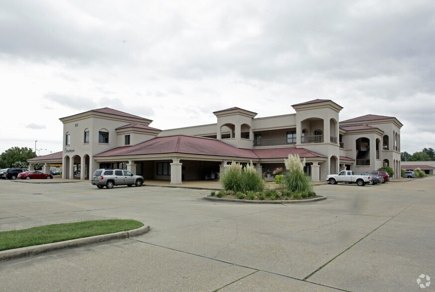 More Photos Of 144 S Thomas St, Tupelo Office For Lease