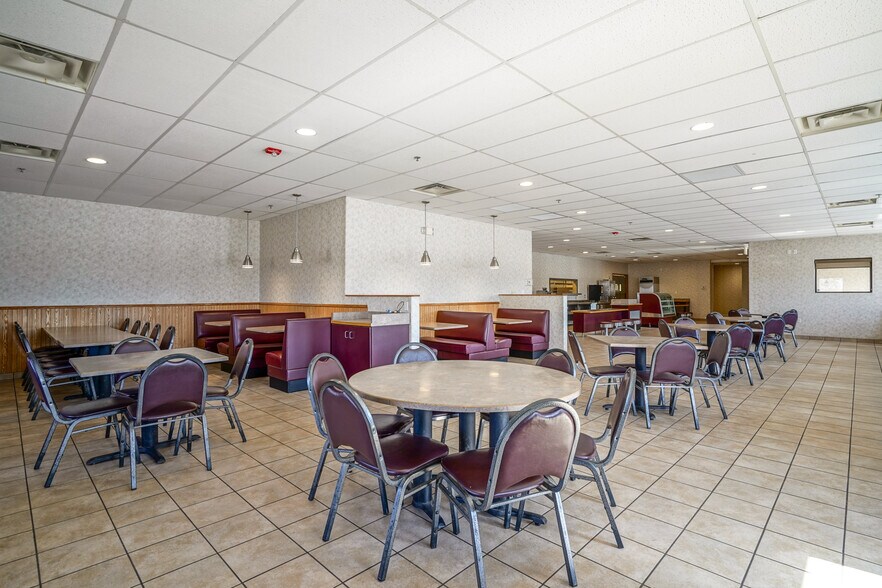 More Photos Of 3450 Gateway Dr, Grand Forks Restaurant For Lease