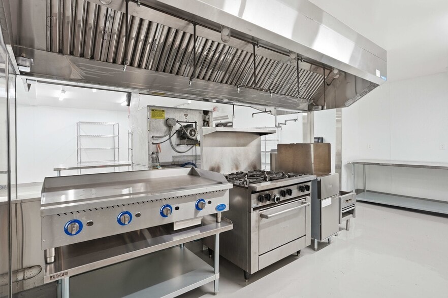 More Photos Of 14071 Polk St, Sylmar Food Processing For Lease