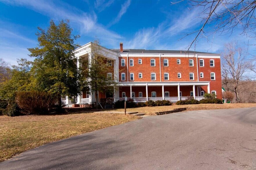 More Photos Of 158 Academy Lane Dr, Pence Springs Hotel For Sale