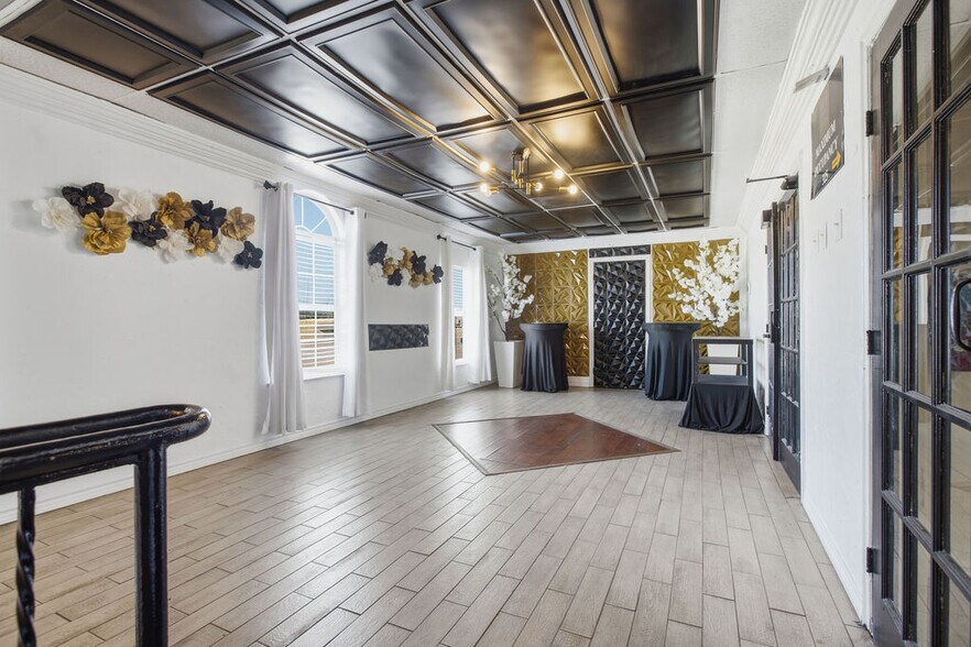 More Photos Of 1175 N Watson Rd, Arlington Hotel For Sale