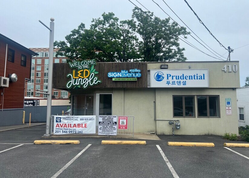 Primary Photo Of 410 Bergen Blvd, Palisades Park Storefront Retail Office For Lease