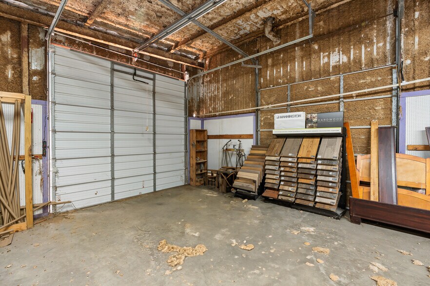 More Photos Of 2751 E Davis St, Conroe Freestanding For Sale