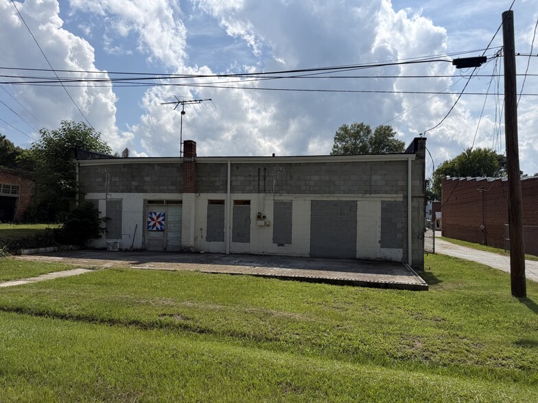 More Photos Of 112 N Congress St, Winnsboro Flex For Sale