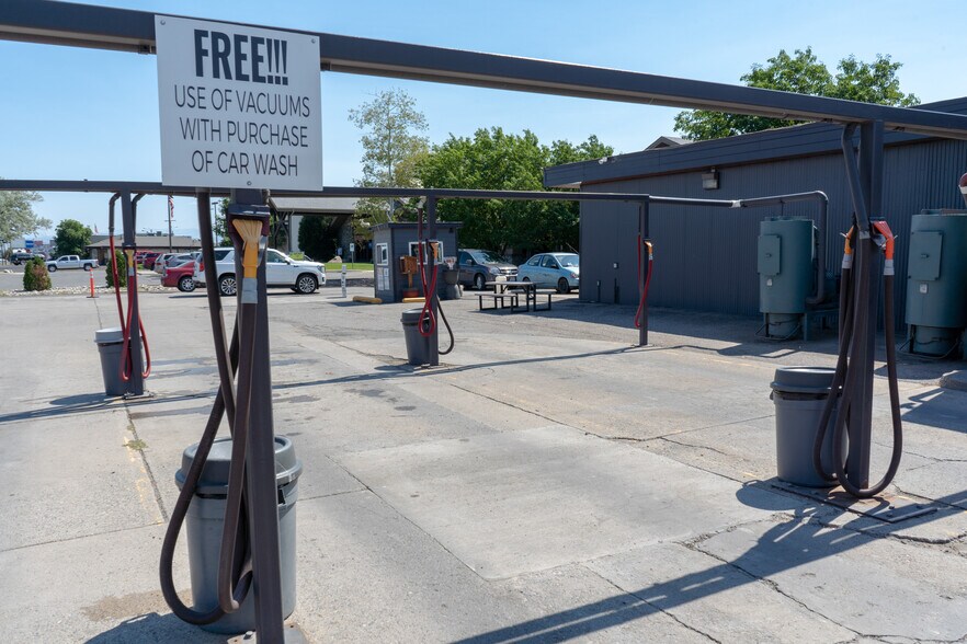 More Photos Of 1201 Cedar St, Helena Carwash For Sale