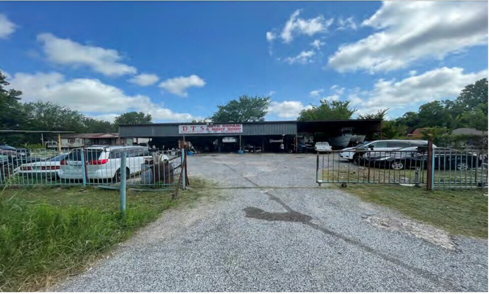 More Photos Of 7206 Killough St, Houston Auto Repair For Lease