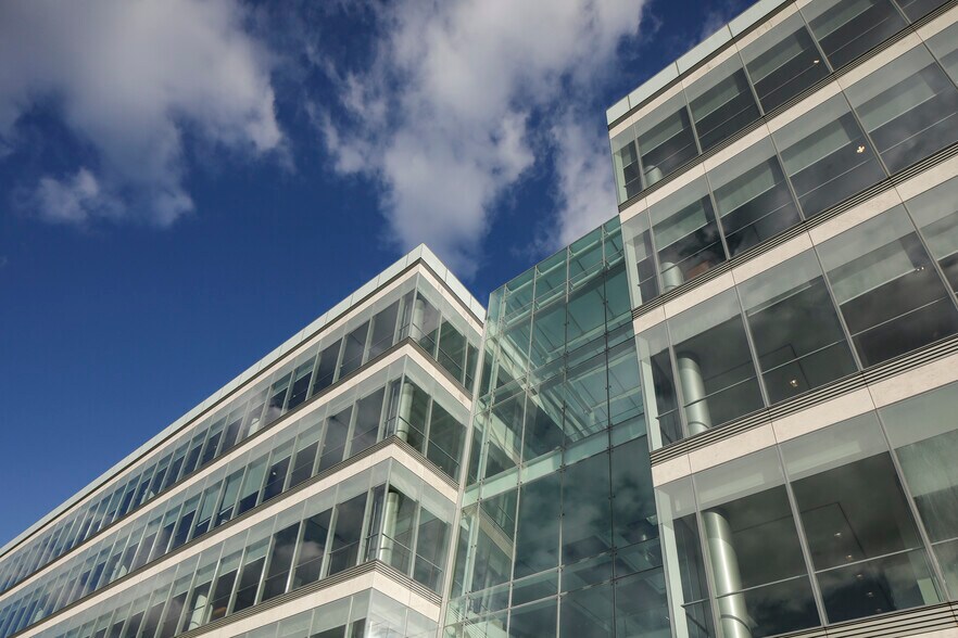 More Photos Of 20 Arena Way, East Hanover Unknown For Lease