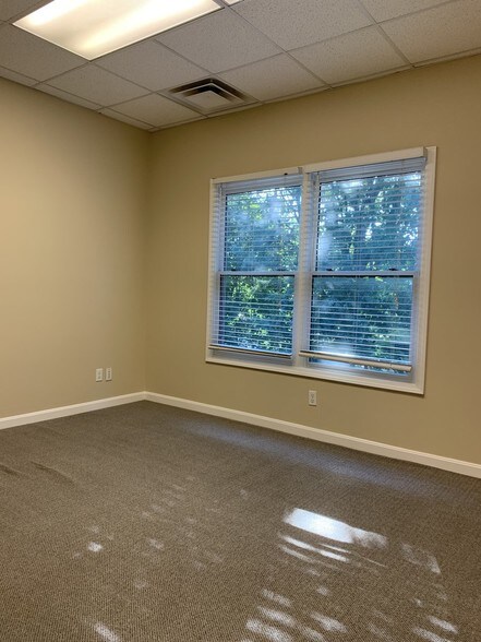 More Photos Of 2305 Hurstbourne Village Dr, Louisville Office For Lease