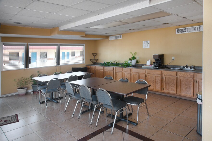 More Photos Of 823 NE Hwy 54, Guymon Hotel For Sale