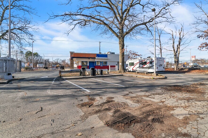 More Photos Of 1535 Memorial Dr, Chicopee Restaurant For Sale