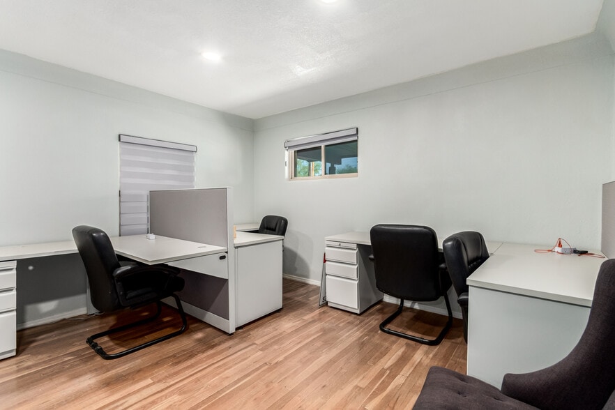 More Photos Of 727 N Swan Rd, Tucson Office For Sale