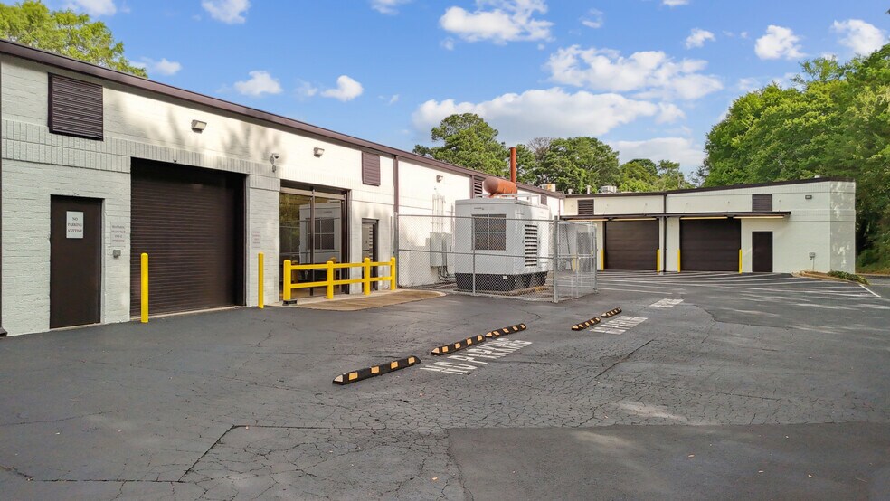 More Photos Of 1688 Phoenix Pky, College Park Light Distribution For Sale