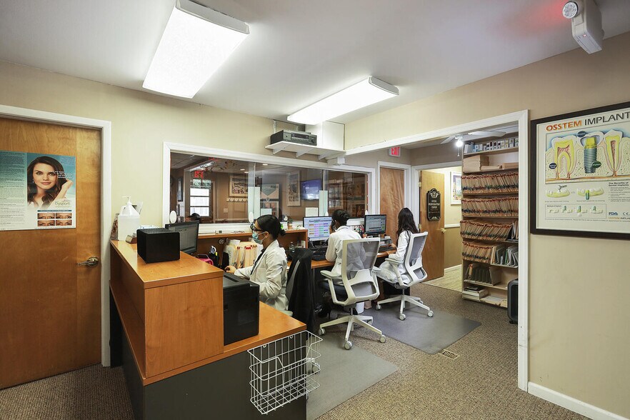 More Photos Of 676 Amboy Ave, Woodbridge Medical For Sale