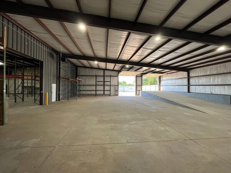 More Photos Of 14555 Hwy 75, Van Alstyne Distribution For Lease