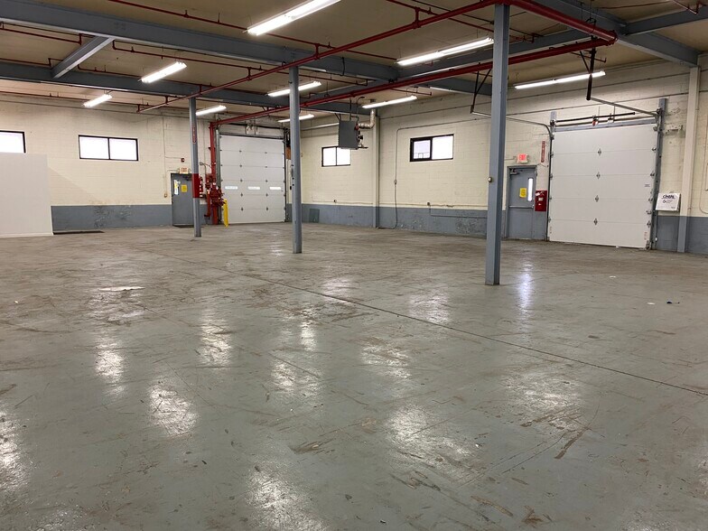 More Photos Of 20 Industrial St W, Clifton Manufacturing For Lease