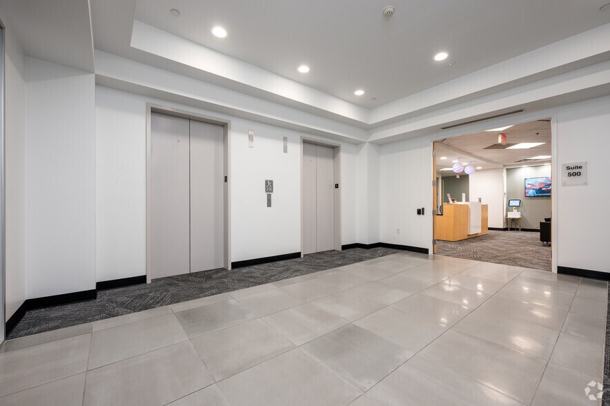 More Photos Of 450 E 96th St, Indianapolis Coworking Space