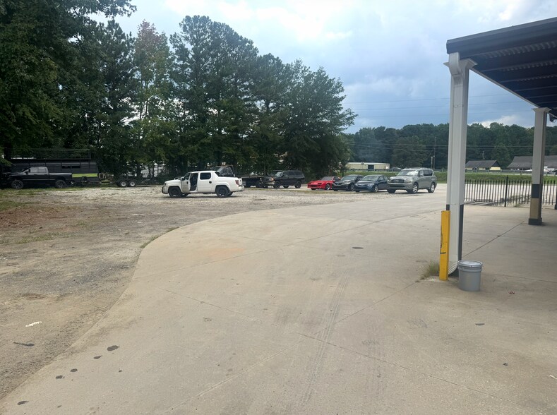 More Photos Of 9696 Tara Blvd, Jonesboro Flex For Lease