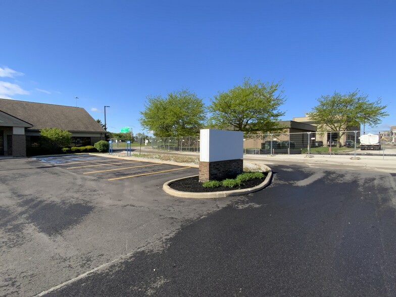 More Photos Of 5871 Monclova Rd, Maumee Medical For Lease