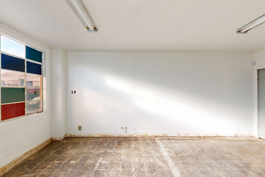 More Photos Of 1035 Murray St, Berkeley Showroom For Lease