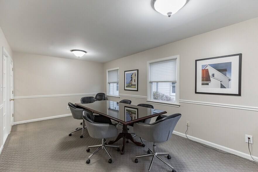 More Photos Of 10425 Southern Maryland Blvd, Dunkirk Medical For Lease