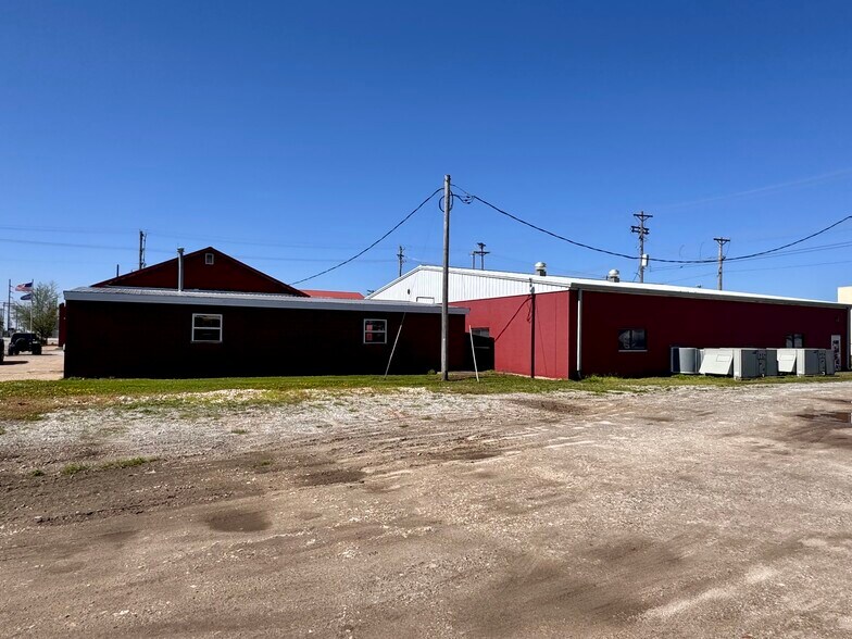 More Photos Of 205 W Main St, Bushnell Industrial For Sale