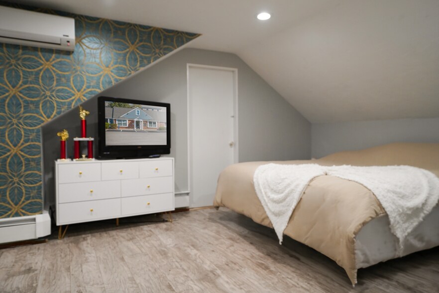 More Photos Of 712 Main St, Hyannis Storefront Retail Office For Sale