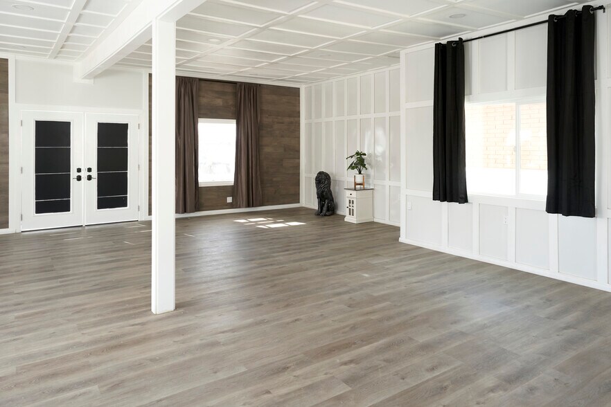 More Photos Of 395 N Tustin St, Orange Freestanding For Sale