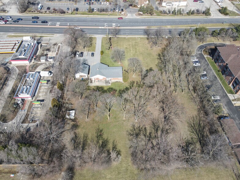 More Photos Of 22W421 ARMY TRAIL RD, Addison Flex For Sale