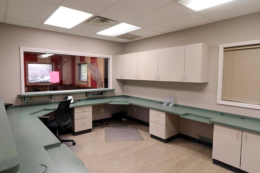 More Photos Of 1203 E College St, Brownsville Medical For Sale