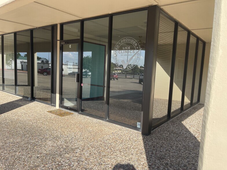 More Photos Of 404 University Dr E, College Station General Retail For Lease