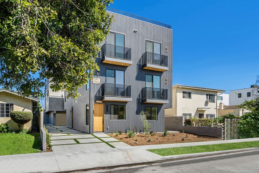 More Photos Of 2204 Carmona Ave, Los Angeles Apartments For Sale