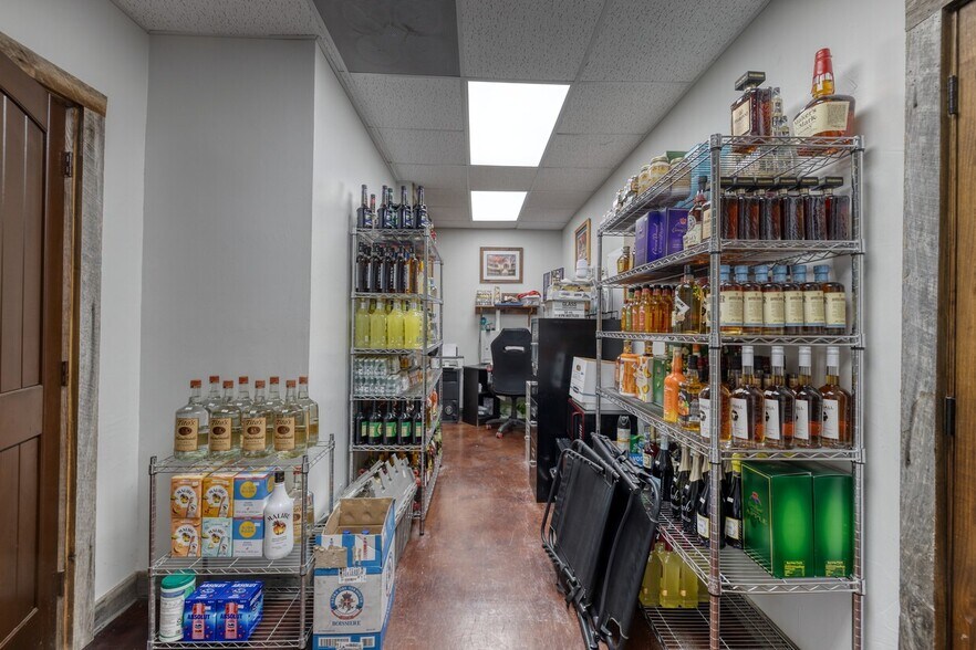 More Photos Of 49 Encino Dr, Concan Convenience Store For Sale