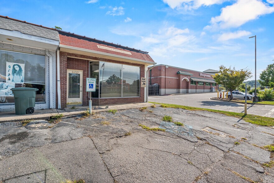 More Photos Of 4455 Devine St, Columbia Storefront For Sale