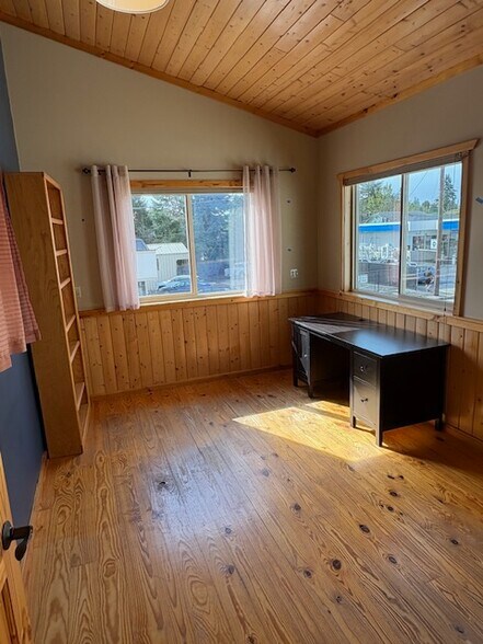 More Photos Of 338 NW 85th St, Seattle Office For Sale