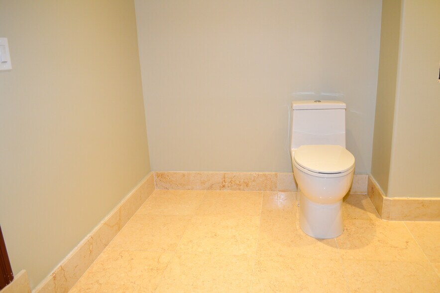 More Photos Of 460 E 1000 N, North Salt Lake Office Residential For Lease