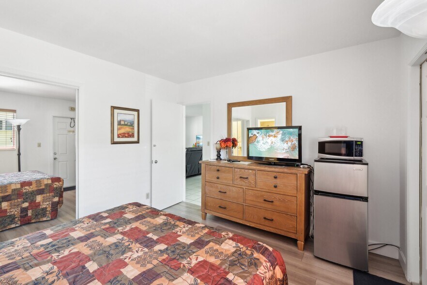 More Photos Of 1201 S Federal Hwy, Hollywood Hotel For Sale