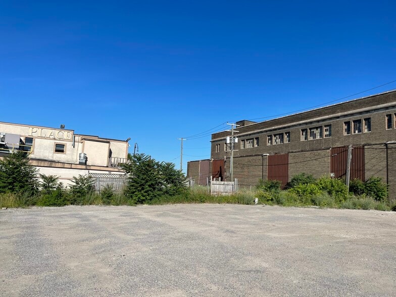 More Photos Of 4438-4466 W Fort St, Detroit Bar For Sale