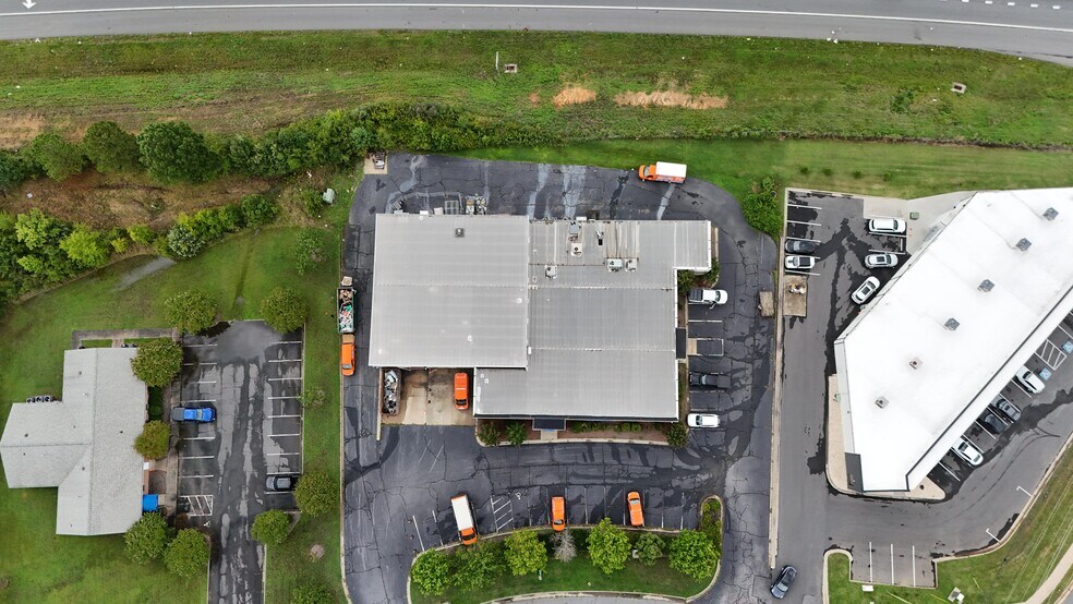 More Photos Of 269 Executive Park Dr NE, Concord Showroom For Lease