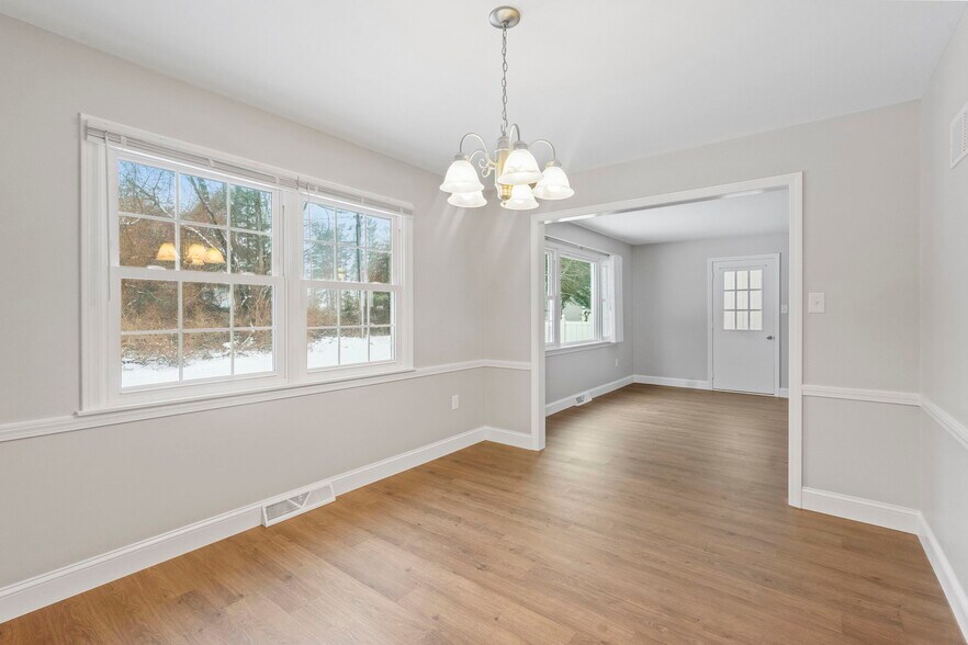 More Photos Of 565 Bay Rd, Queensbury Apartments For Lease