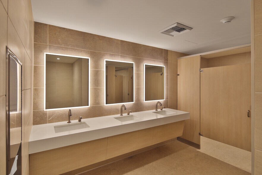 More Photos Of 70 S Lake Ave, Pasadena Office For Lease