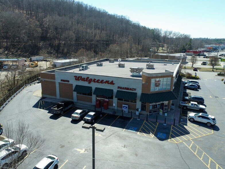 Primary Photo Of 805 W Main St, Livingston Drugstore For Sale