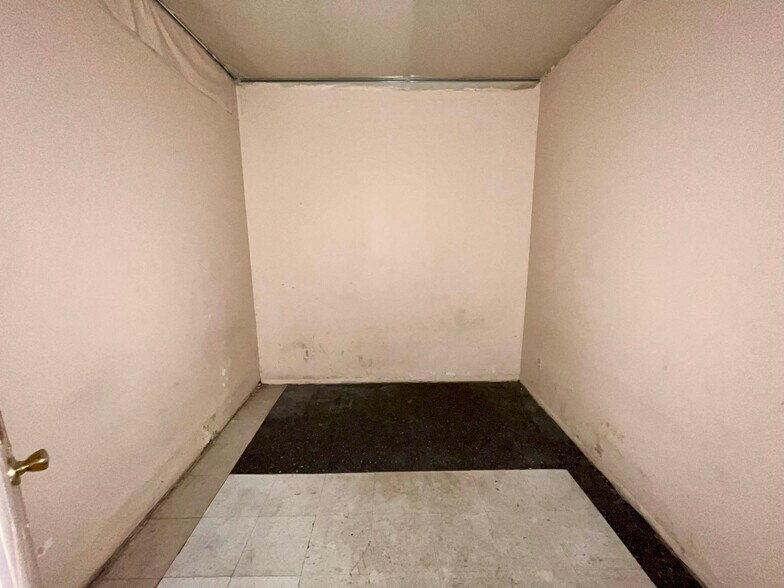 More Photos Of 6705 Holabird Ave, Dundalk Storefront For Sale