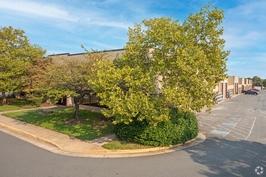 More Photos Of 14088 Sullyfield Cir, Chantilly Flex For Lease