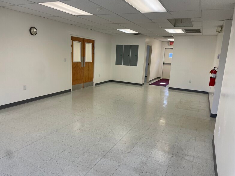 More Photos Of 2141 Eastview Pky, Conyers Office For Sale