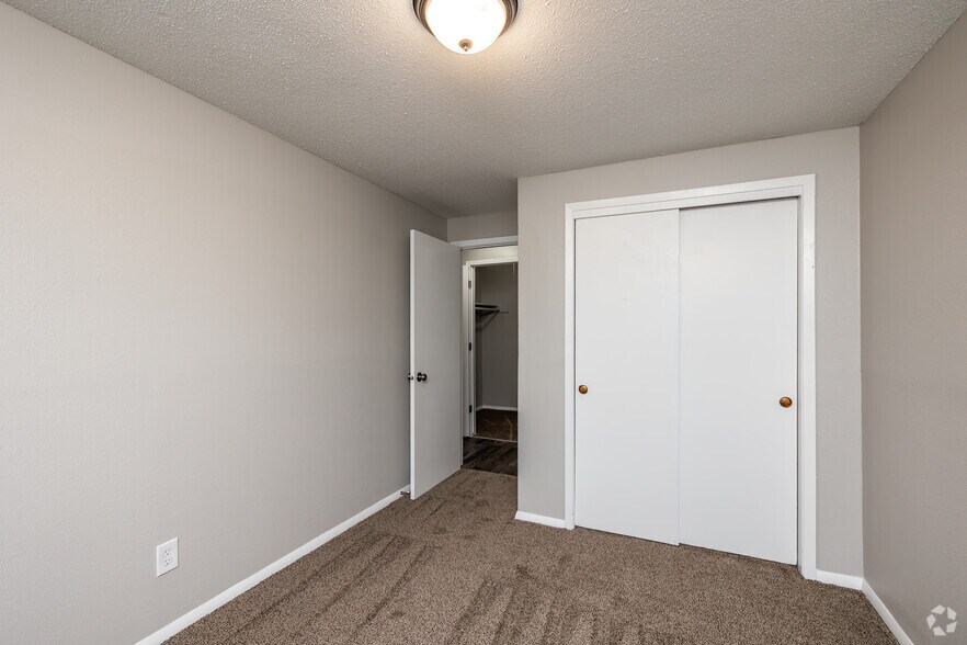 More Photos Of 3830 6th Ave, Des Moines Apartments For Sale