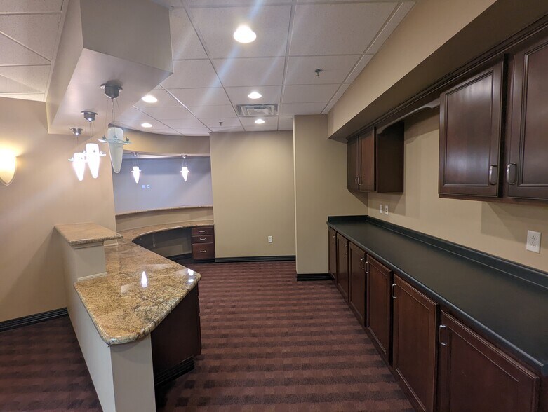 More Photos Of 13590 N Meridian St, Carmel Medical For Lease